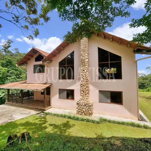 Opportunity! Beautiful House sold in Altos del Maria Zona Alta