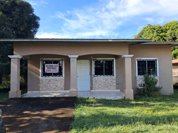 Bank is selling a house in Residencial La Prosperidad, in David, Chiriquí.