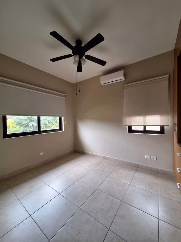 Se vende casa en Embassy Club Negociable