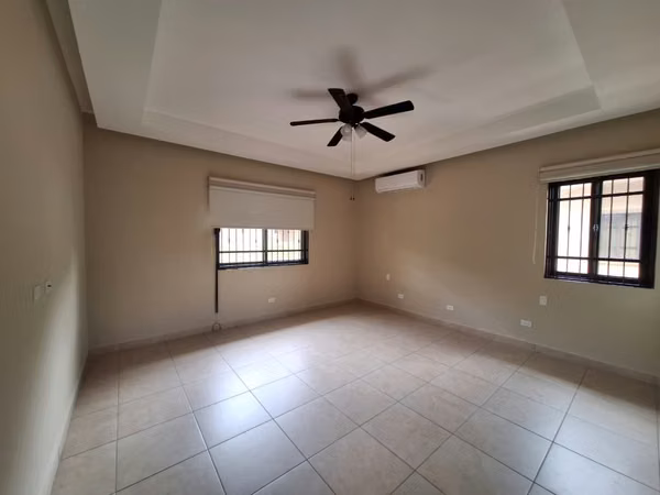 Se vende casa en Embassy Club Negociable
