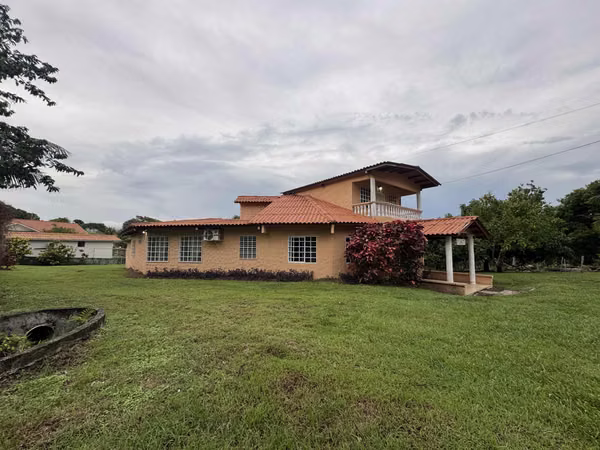 Luxury 5-Bedroom Villa with Pool in Las Lajas, Chame