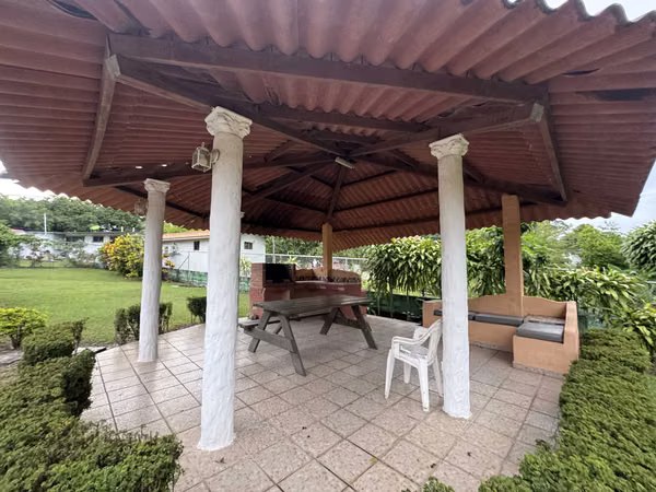 Luxury 5-Bedroom Villa with Pool in Las Lajas, Chame
