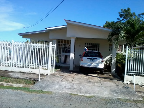 F O R  S A L E or R E N T - House in Residencial El Meson, Chitre PRG-02