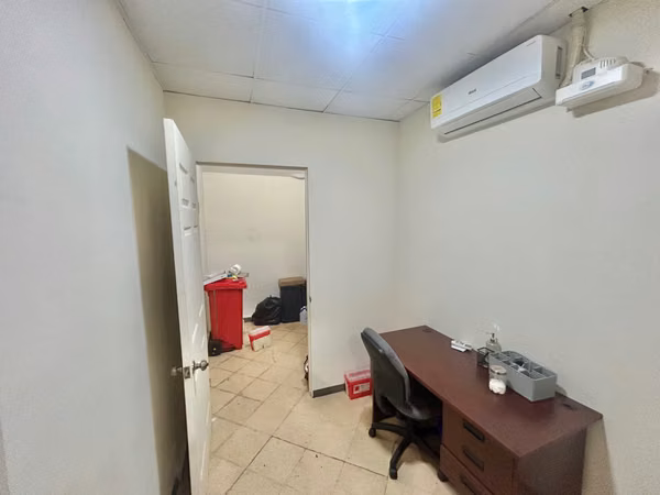 ALQUILER LOCAL FRENTE CA LLE 50