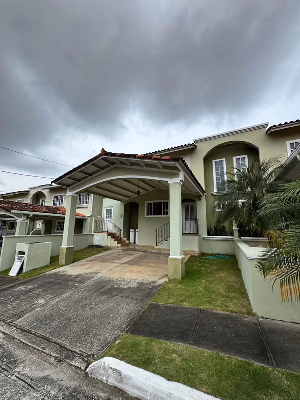 HOUSE FOR SALE IN VILLA LUCRE - VILLA OF THE AZORES