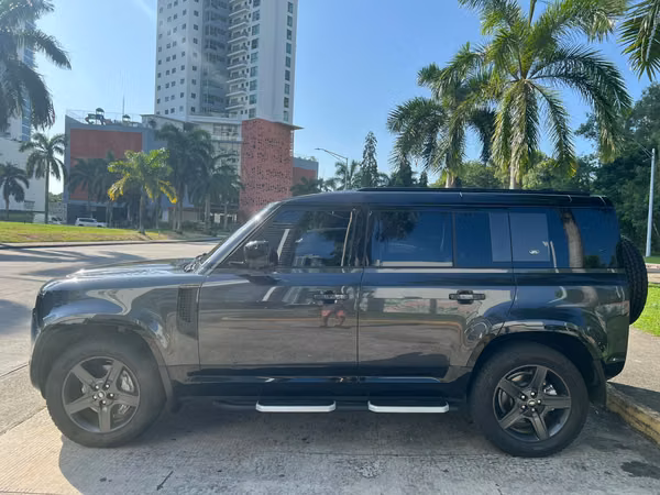 Land Rover Defender 2024 EXCELENTE CONDICIONES