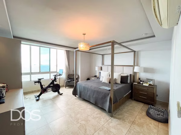 VENTA DE APARTAMENTO FRENTE AL MAR REMODELADO EN COSTA DEL ESTE