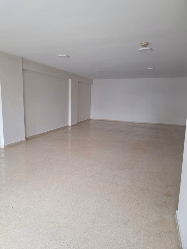 Commercial premises for rent in Tumba Muerto, Plaza Verona, 110 m²