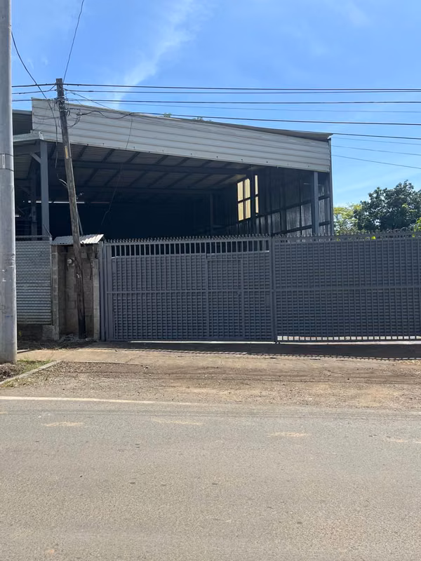 Rental of galley for workshop with two offices