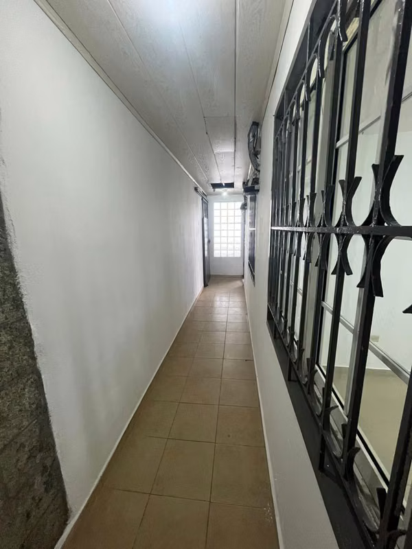 Rental of galley for workshop with two offices