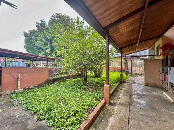 For Sale House in Parque Lefevre