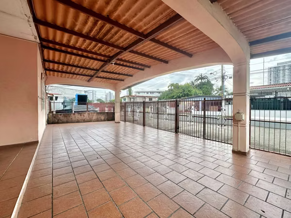 For Sale House in Parque Lefevre