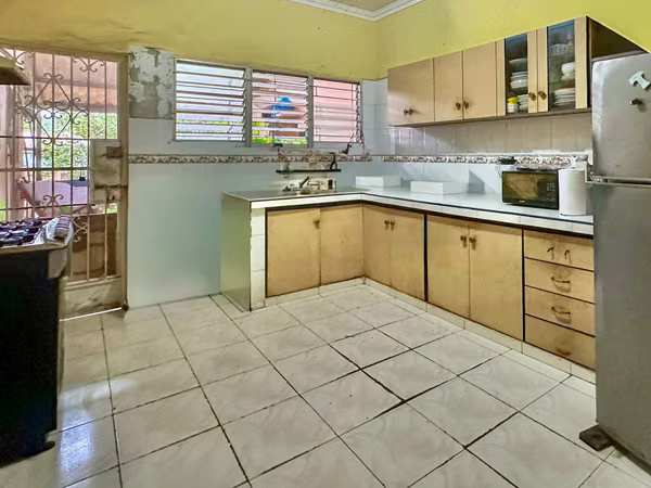 For Sale House in Parque Lefevre
