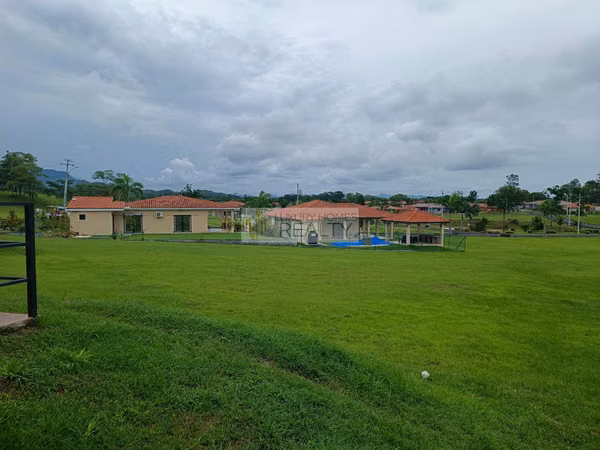 Vendo Lote de Terreno - Complejo Privado, PH Colonia Brisas del Celaje