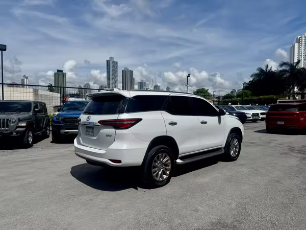 TOYOTA FORTUNER 2023