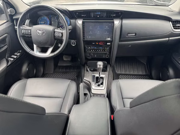 TOYOTA FORTUNER 2023