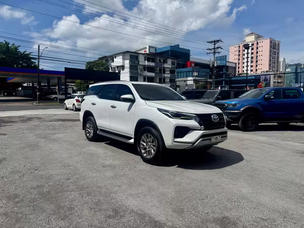 TOYOTA FORTUNER 2023