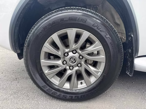 TOYOTA FORTUNER 2023