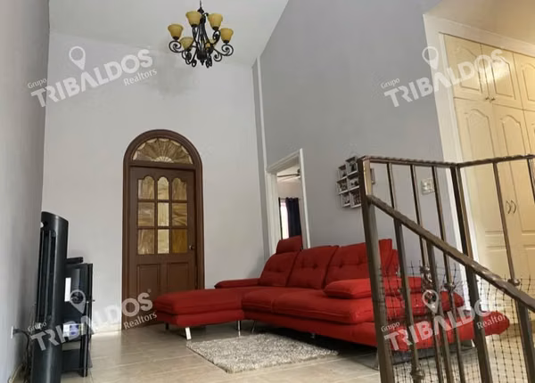 Casa en Venta en Palmeras del Este con 5 Recámaras en Costa del Este