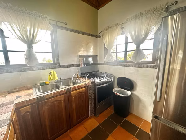 SE VENDE CASA AMPLIA EN ÁREA COMERCIAL DE VOLCÁN