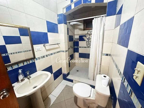 SE VENDE CASA AMPLIA EN ÁREA COMERCIAL DE VOLCÁN