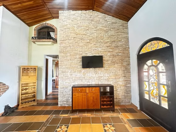 SE VENDE CASA AMPLIA EN ÁREA COMERCIAL DE VOLCÁN