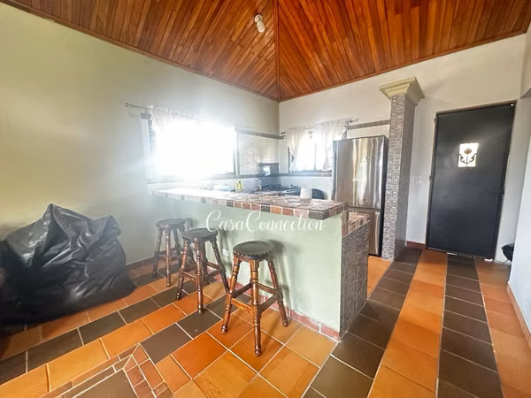 SE VENDE CASA AMPLIA EN ÁREA COMERCIAL DE VOLCÁN