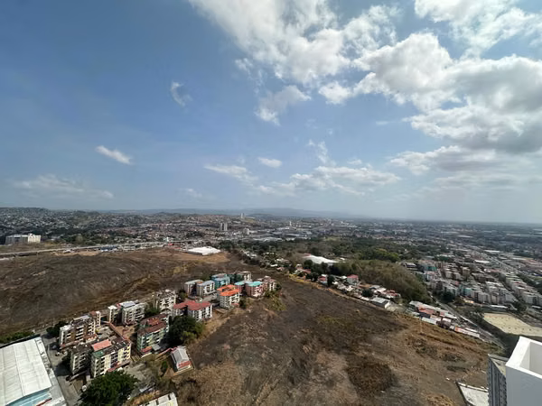 OWNER SELLS APAPARTAMENTO TO PREMIERE WITH NEW WHITE LINE IN VIA SPAIN