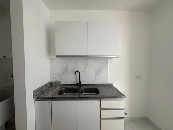 OWNER SELLS APAPARTAMENTO TO PREMIERE WITH NEW WHITE LINE IN VIA SPAIN