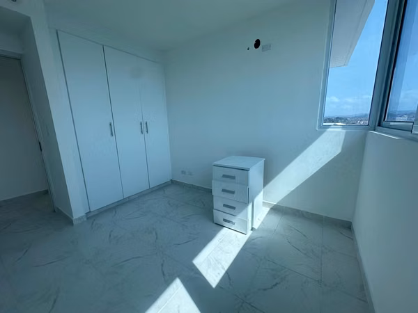 OWNER SELLS APAPARTAMENTO TO PREMIERE WITH NEW WHITE LINE IN VIA SPAIN