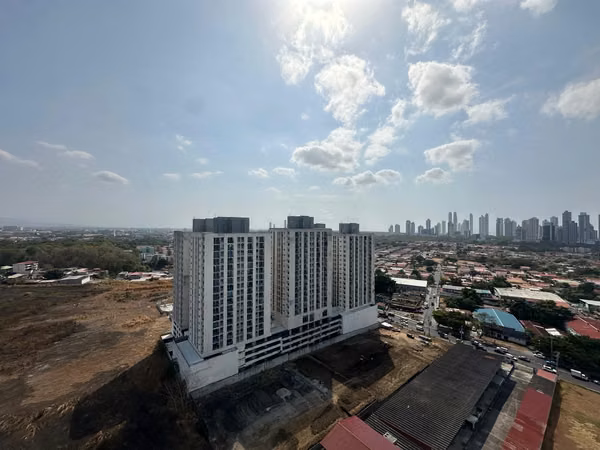 OWNER SELLS APAPARTAMENTO TO PREMIERE WITH NEW WHITE LINE IN VIA SPAIN