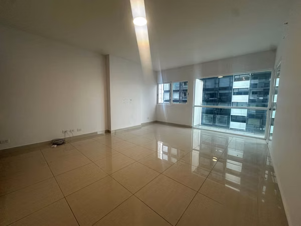 SOLD 43GV BEAUTIFUL VIEW AV. BALBOA LINE WHITE