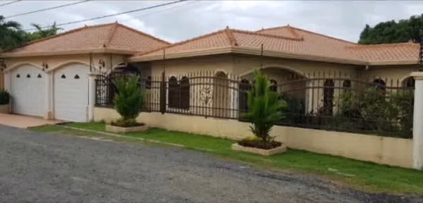BEAUTIFUL RESIDENCE FOR SALE LA CHORRERA RESIDENTIAL TALAVERA NEAR NICOLAS SOLANO
