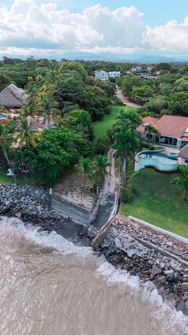 OCEAN FRONT BEACH FRONT PUNTA BANCO VILLAGE PRIVATE COMPLEX