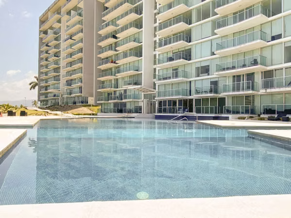 Se vende apartamento en la playa, Colon