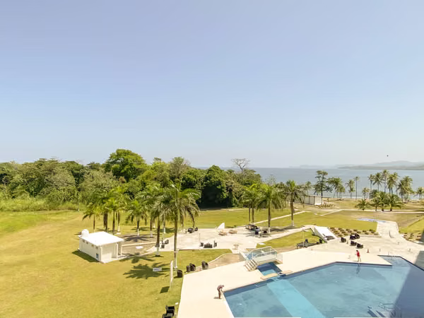 Se vende apartamento en la playa, Colon