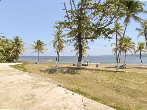 Se vende apartamento en la playa, Colon