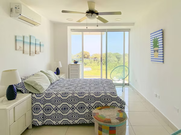 Se vende apartamento en la playa, Colon