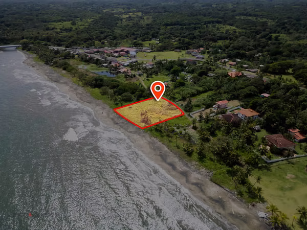 Titled lot with beach front in Chagres, Colon