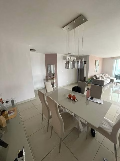 APARTAMENTO EN VENTA EN PH HIGHLAND VIEW, 12 DE OCTUBRE.