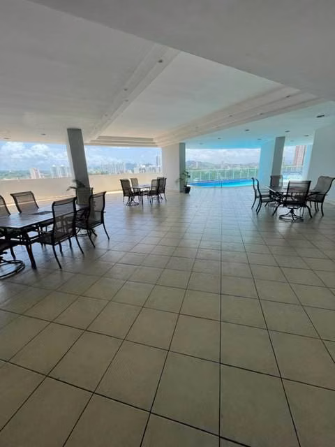 APARTAMENTO EN VENTA EN PH HIGHLAND VIEW, 12 DE OCTUBRE.