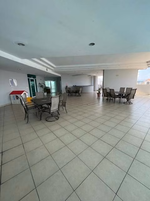 APARTAMENTO EN VENTA EN PH HIGHLAND VIEW, 12 DE OCTUBRE.