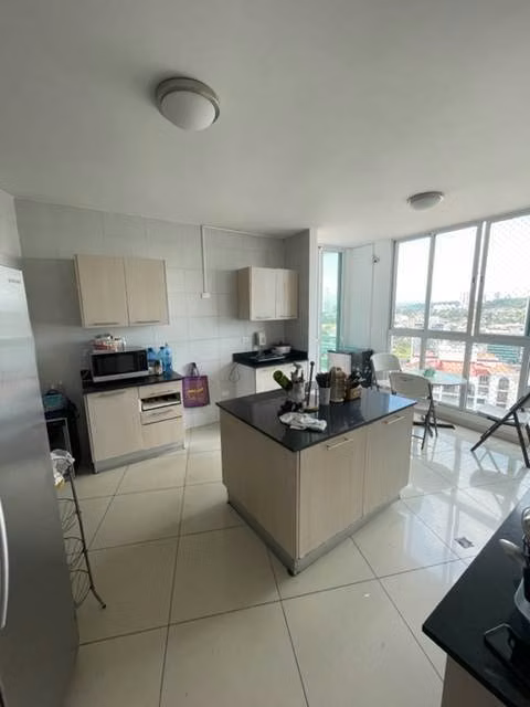 APARTAMENTO EN VENTA EN PH HIGHLAND VIEW, 12 DE OCTUBRE.