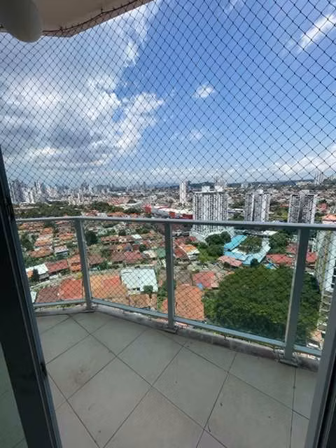 APARTAMENTO EN VENTA EN PH HIGHLAND VIEW, 12 DE OCTUBRE.