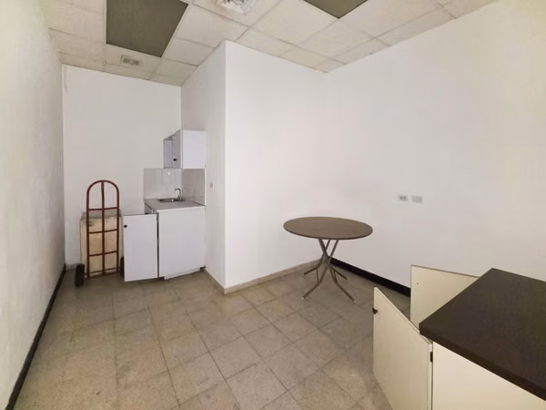 Commercial Space for Sale in Edison Plaza