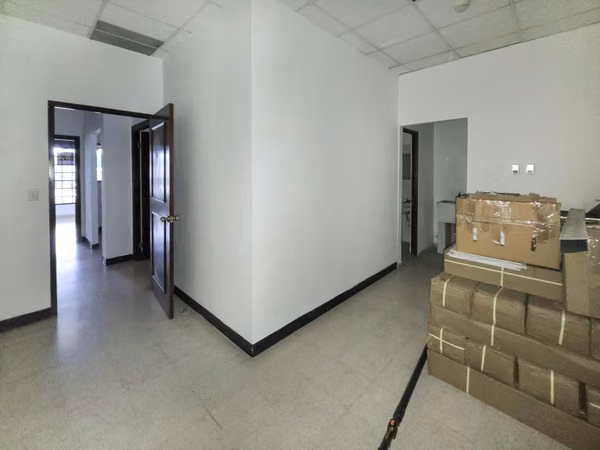 Commercial Space for Sale in Edison Plaza