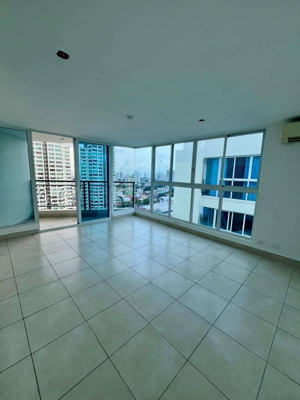 Apartamento de 96 m² en  venta en Belview Towers.