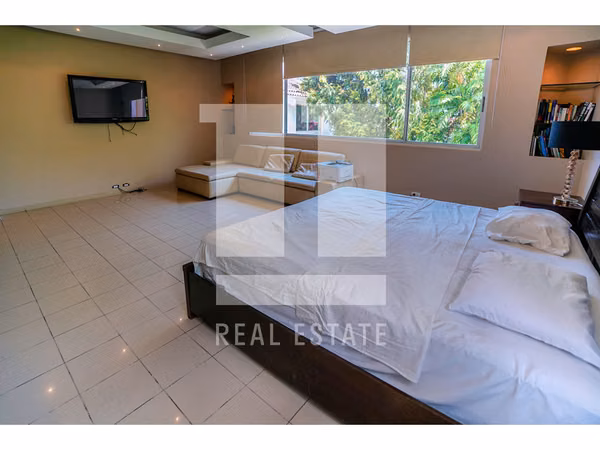 Se vende casa en Altos del Golf, Heritage