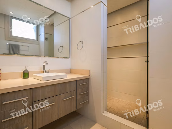 VENTA DE APARTAMENTO FRENTE AL MAR | REMODELADO | 4 PARKINGS | COCO DEL MAR