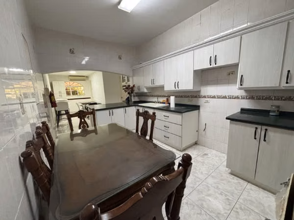 Versatile Property with 1R3 Zoning - Los Angeles ID 23810